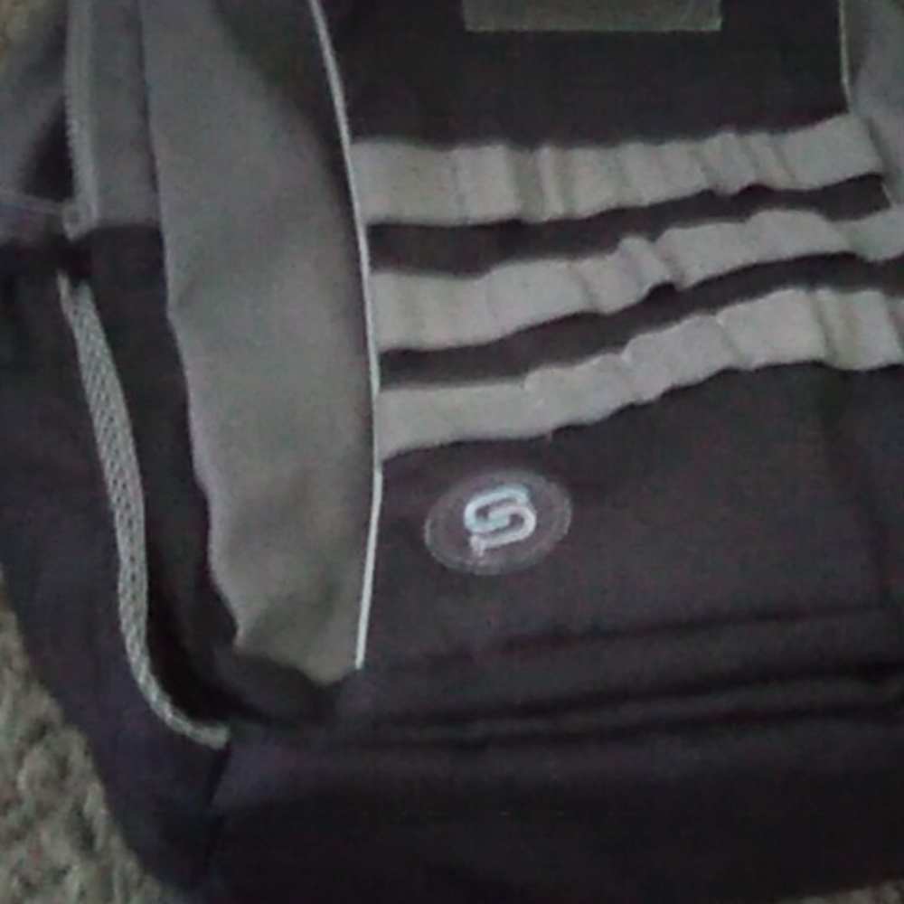 Backpack - Picture 2 of 9